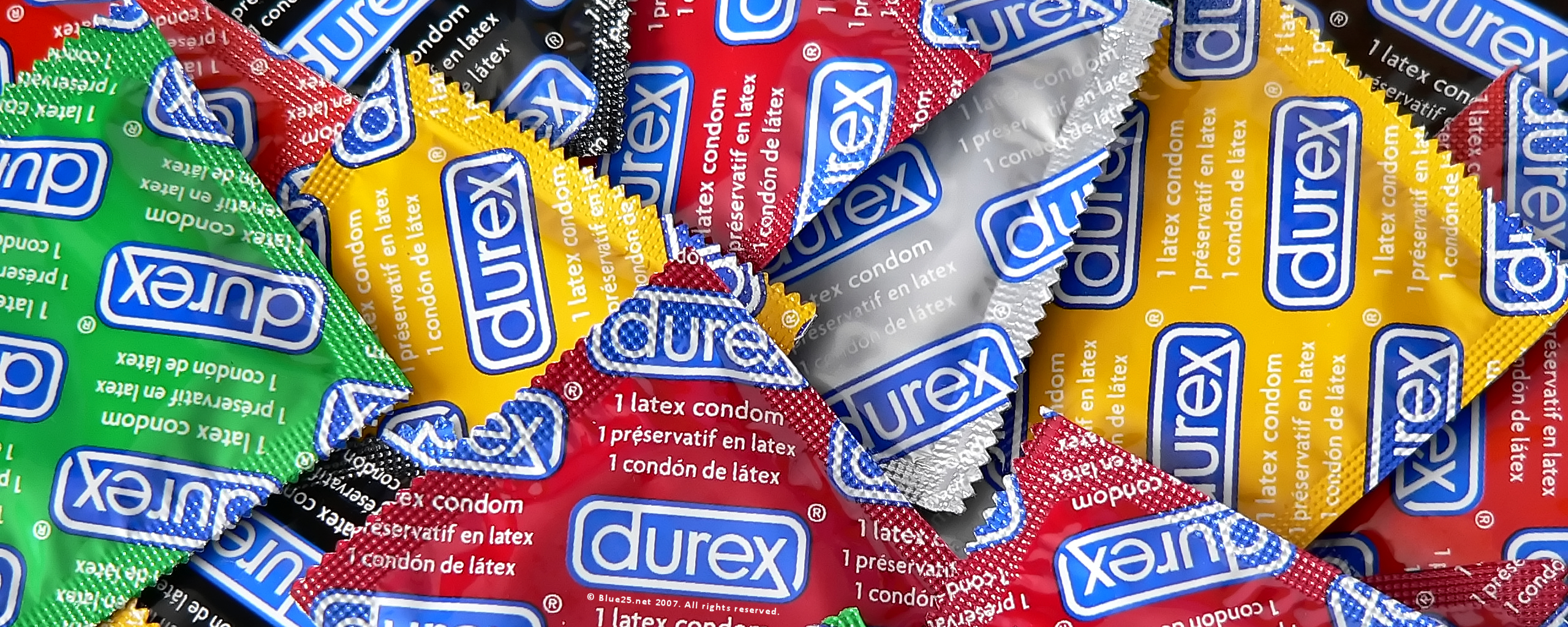 Durex Love ขนาด 52.5 มม. ถุงยางอนามัยผิวเรียบมาตรฐาน มีสารหล่อลื่นเซ็นซิทอล ที่มีความละเอียดและนุ่มนวลเพิ่มขึ้น